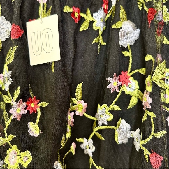 NWT Urban Outfitters Kimchi Blue Embroidered Floral Off Shoulder Mini Dress - Picture 6 of 8